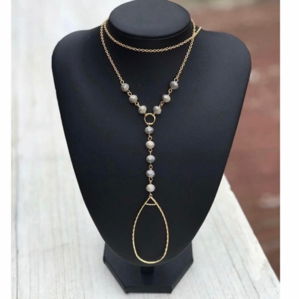 NEW‼️ Gray & Gold Necklace